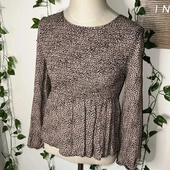 Urban Romantics Leopard Peplum Style Top - Picture 2 of 4